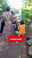 selling vegetables around on a motorbike 1