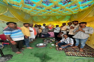 रेलवे स्टेशन ऑटो यूनियन द्वारा भगवान विश्वकर्मा की  पूजा अर्चना, देखें वीडियो