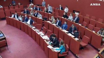 Bagarre in consiglio a Genova, consigliere Pd a FdI: «Vi abbiamo già appeso una volta...»