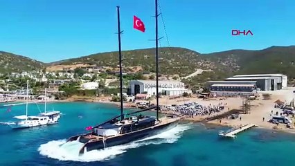 Bodrum'da yapımı 7 yıl süren ''yüzen saray'' denize indirildi