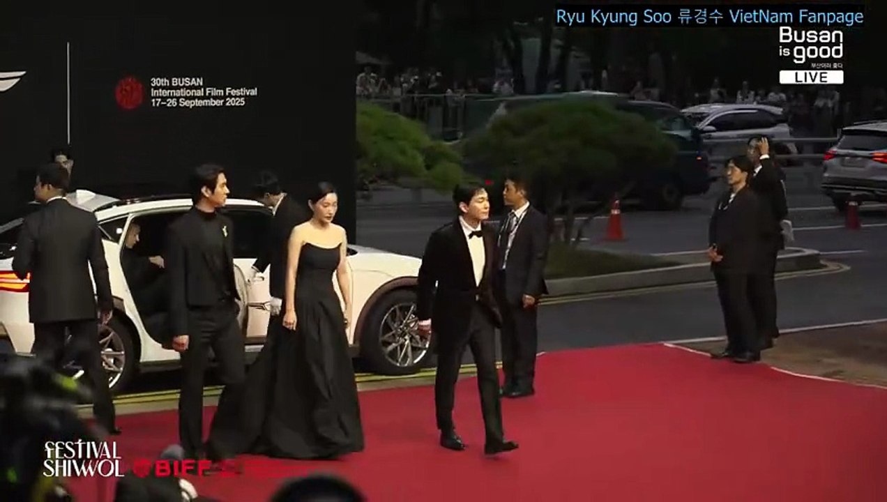 RYU KYUNG SOO cùng các diễn viên GO KYUNG PYO và WI JI WON tại BIFF 2025