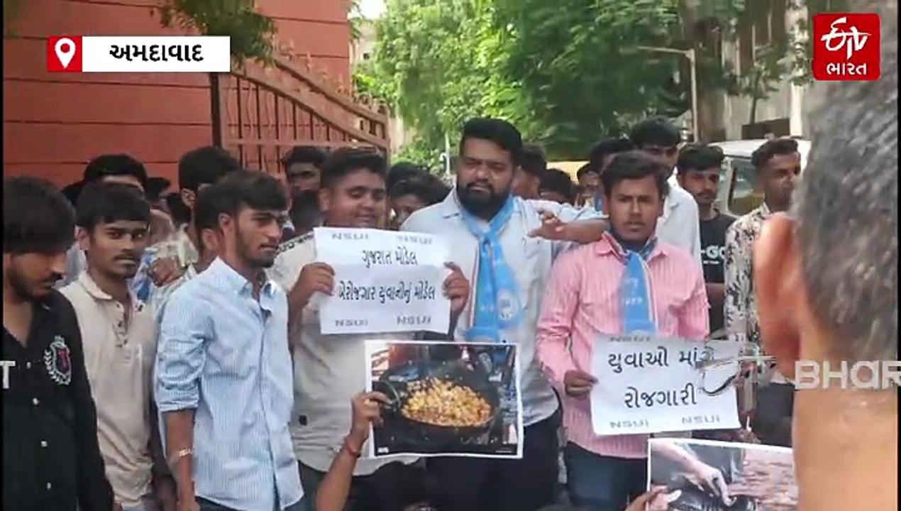અમદાવાદમાં PM મોદીના 75મા જન્મદિવસે NSUIનું 'બે...