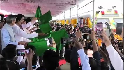बीडकरांची अनेक वर्षांची प्रतीक्षा संपली; बीड-अहिल्यानगर रेल्वे गोपीनाथ मुंडेंना अर्पण - मुख्यमंत्री देवेंद्र फडणवीस