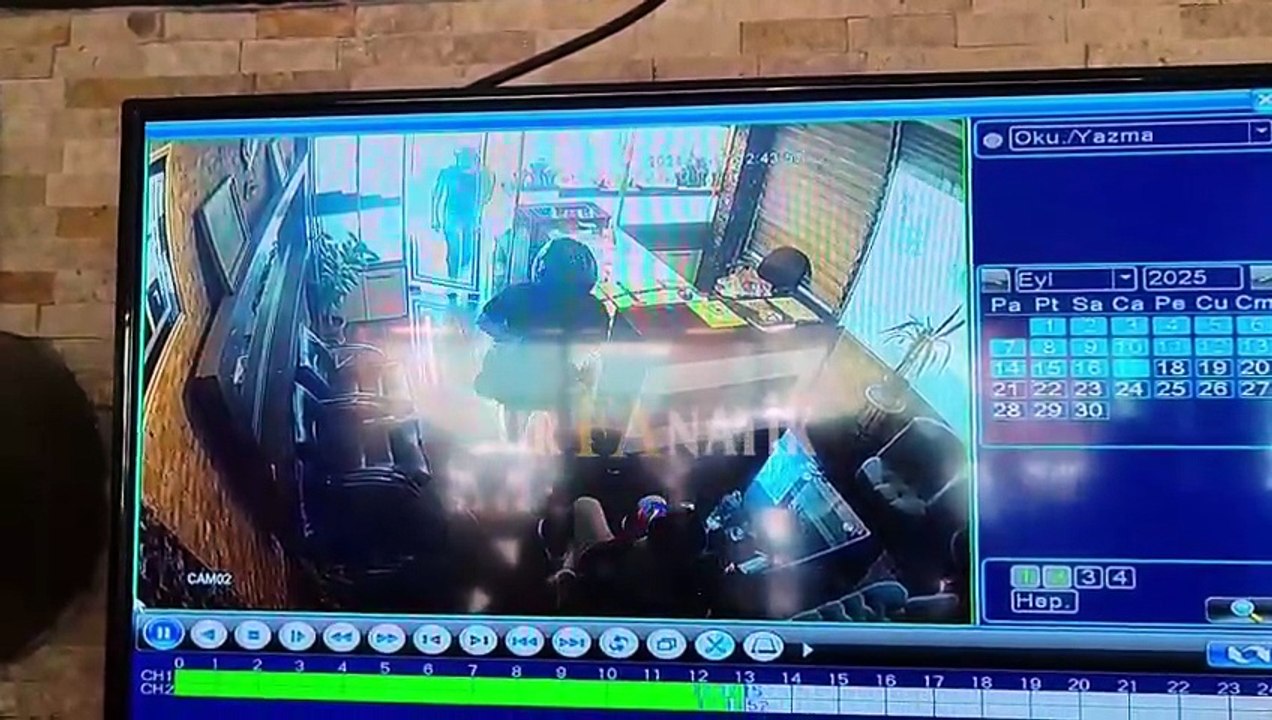 Şanlıurfa’da Güpegündüz Kuyumcu Soymaya Çalıştılar: Silahlar Patladı, O Anlar Kamerada