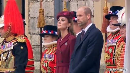 Trump accolto dai reali Gb con la guardia d'onore "extra-large"