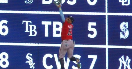 Ronald Acuña Jr. salvando el juego