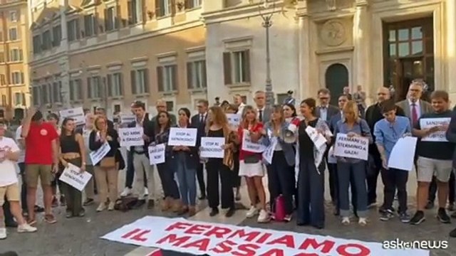 Gaza, flashmob del Pd davanti a Montecitorio: Fermiamo il massacro