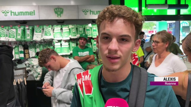 Dédicaces, selfies et ferveur : l’ASSE organise sa première rencontre avec les recrues