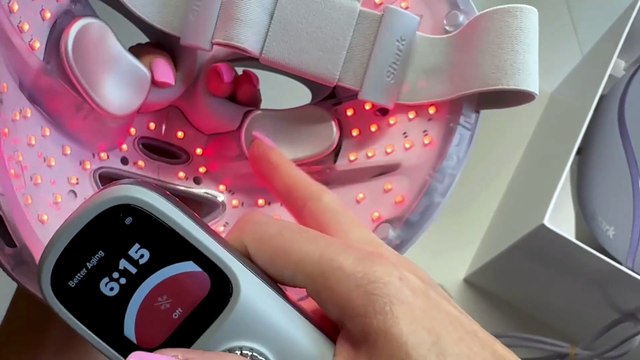 Shark CryoGlow LED Face Mask with Under-Eye Cooling, Anti-Ageing & Blemish Repair, Red & Blue LED, Infrared Light Therapy, USB-C, Remote Control, Storage Bag.