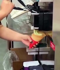 China viraliza com forma inusitada de servir sorvete