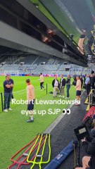 Robert Lewandowski checks out St James' Park 👀