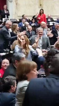 La celebración en Diputados tras el rechazo a los vetos de Milei
