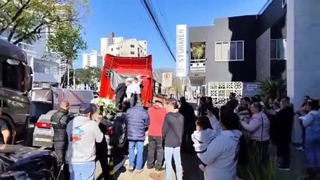Grande comoção marca despedida de caminhoneiro chapecoense que morreu em acidente em MG