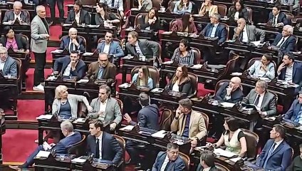 El cruce de Lospennato con sus compañeros de bancada