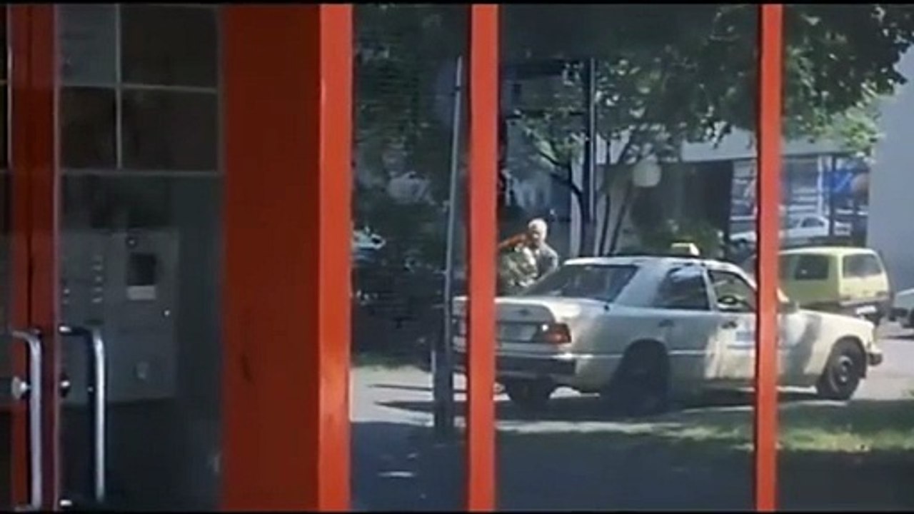 Tigerstreifenbaby wartet auf Tarzan | movie | 1998 | Official Trailer