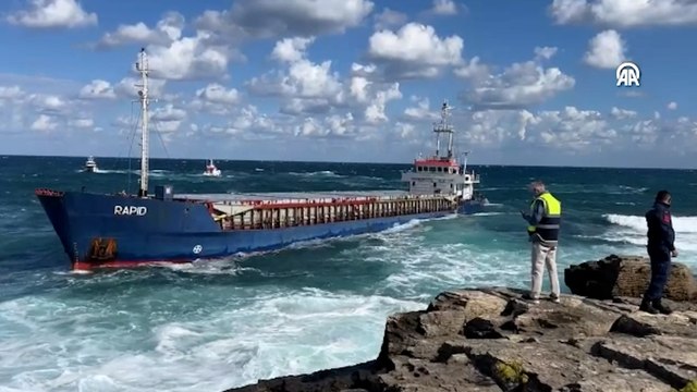 Kocaeli'de kuru yük gemisi karaya oturdu