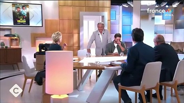 Anne-Elisabeth Lemoine taquinée par son invité Christian Clavier au sujet du nouveau poste de Mohamed Bouhafsi dans C à vous