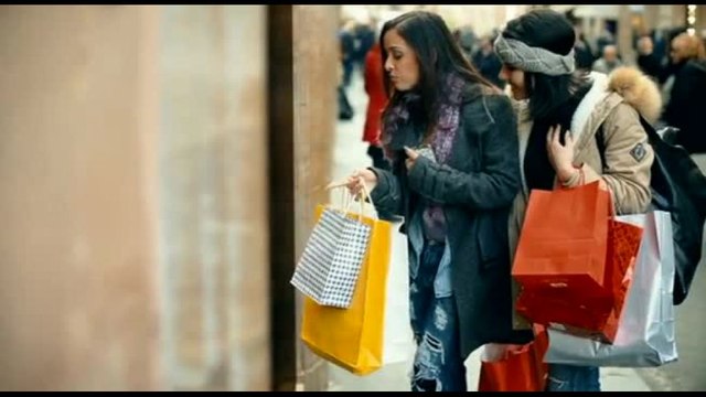 Consumi non alimentari cauti tra esigenze di risparmio e cura di sè
