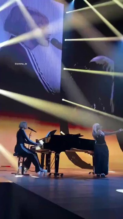 🌟 Angèle & Theodora ont fait vibrer l’Adidas Arena ce mercredi 17 septembre à l’occasion du show exclusif The Sound of Superstar(s), organisé pour célébrer la nouvelle collection Superstar ✨. 🎤 Égérie de la marque, Angèle a partagé la scène avec Theodor