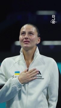 Marta Kostyuk sings the Ukrainian national anthem
