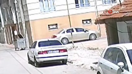 Minik çocuğun yaramazlığı pahalıya patladı: Altın dolu kutuyu camdan aşağı attı!