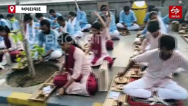 ગુજરાત વિધાપીઠ દ્વારા રેંટિયા બારસની અનોખી ઉજવણી, 2000થી વધુ વિદ્યાર્થીઓએ સૂતર કાંત્યું