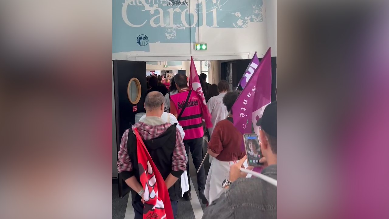 Grève du 18 septembre : nos images de la manifestation dans l'hôpital Saint-Antoine à Paris