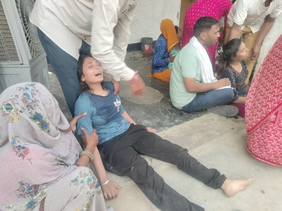 हादसे में दो बेटों की मौत: बीमार पिता भी चल बसा, बूढ़ी मां पर टूटा दु:खों का पहाड़