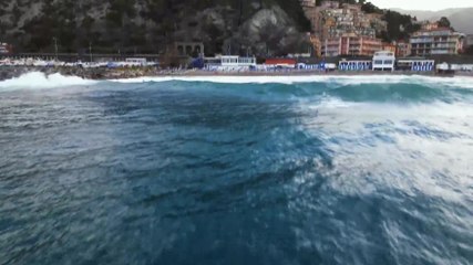 48 ore di surf con Rhove: il rapper alle prese con le onde di Levanto