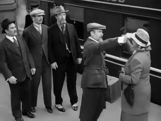Escena de la estación de tren de Greta Garbo de Ninotchka, 1939