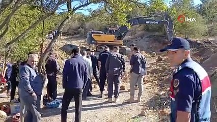 Su kuyusu açmaya çalışan 2 çiftçi toprak altında kaldı