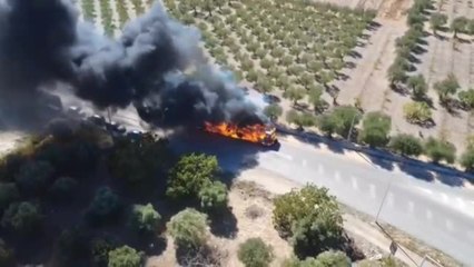 Casamassima, bus pieno di studenti prende fuoco