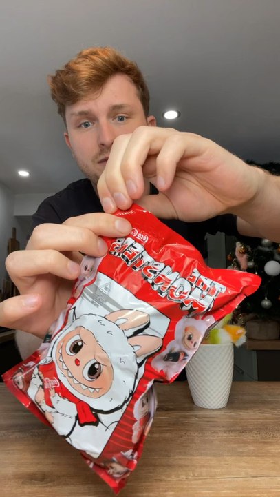 Mon nouveau LABUBU Coca-Cola 😍✨ vous préférez le Coca-Cola ou le super rare ? 🎉✨ Mets une photo de ta collection de LABUBU en commentaire, je suis grave curieux 😱✨