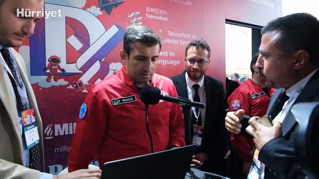 Selçuk Bayraktar'dan Demirören Medya standına ziyaret