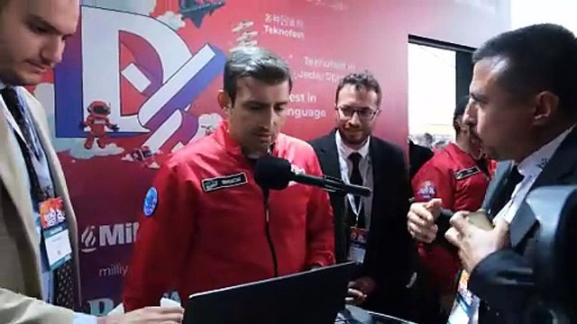 Selçuk Bayraktar, Demirören Medya standını ziyaret etti