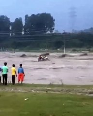 Cloudburst in Vikasnagar: River Surge Sweeps Away Tractor-Trolley, Rescue Ops Underway in Dehradun