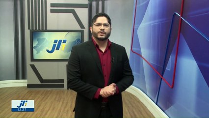 Pai consegue tirar filha de carro durante assalto em Olinda