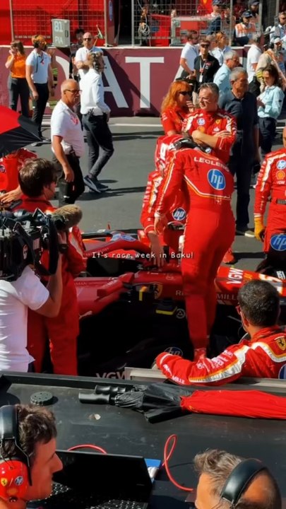 🏎️ Direction Bakou ! Le Baku City Circuit promet vitesse folle, virages serrés et suspense total. McLaren peut déjà jouer le titre, avec Piastri et Norris en pleine lutte. 🔥 Qui dominera dans les rues d’Azerbaïdjan ? 🇦🇿