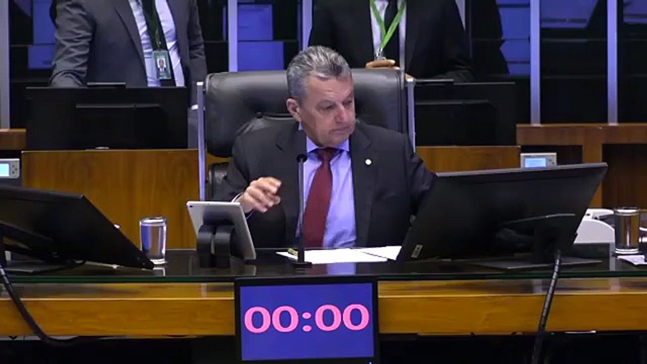 Esfregando na cara da esquerda o quão DIABÓLICA ela é