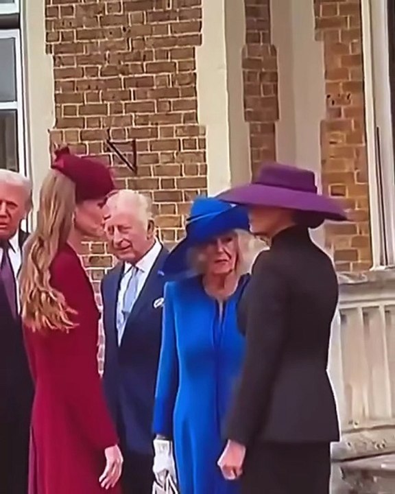 Gesto de Camilla faz Kate Middleton se afastar de conversa com Melania Trump