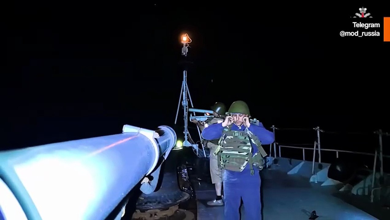 Kaspische flottille beendet militärübungen mit über 15 schiffen und 100 geräten