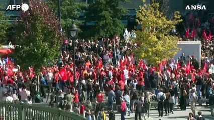 Parigi in piazza contro la finanziaria, il corteo parte dalla Bastiglia