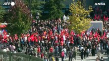 Parigi in piazza contro la finanziaria, il corteo parte dalla Bastiglia