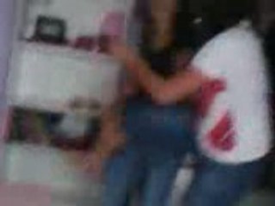 Chloe et alicia en train de se tapé ^^ mdr