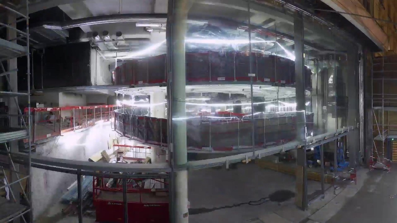 Le défilé renault ® the carwalk - a new flagship dedicated to automotive pop-culture on the Champs-Élysées - Making of