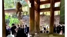 🔔 الجوهرة المخفية في كيوتو – جرس يزن 70 طن لا يقرع إلا مرتين في السنة! 🇯🇵 🔔 Kyoto’s Hidden Gem – The 70-Ton Bell That Rings Only Twice a Year! 🇯🇵