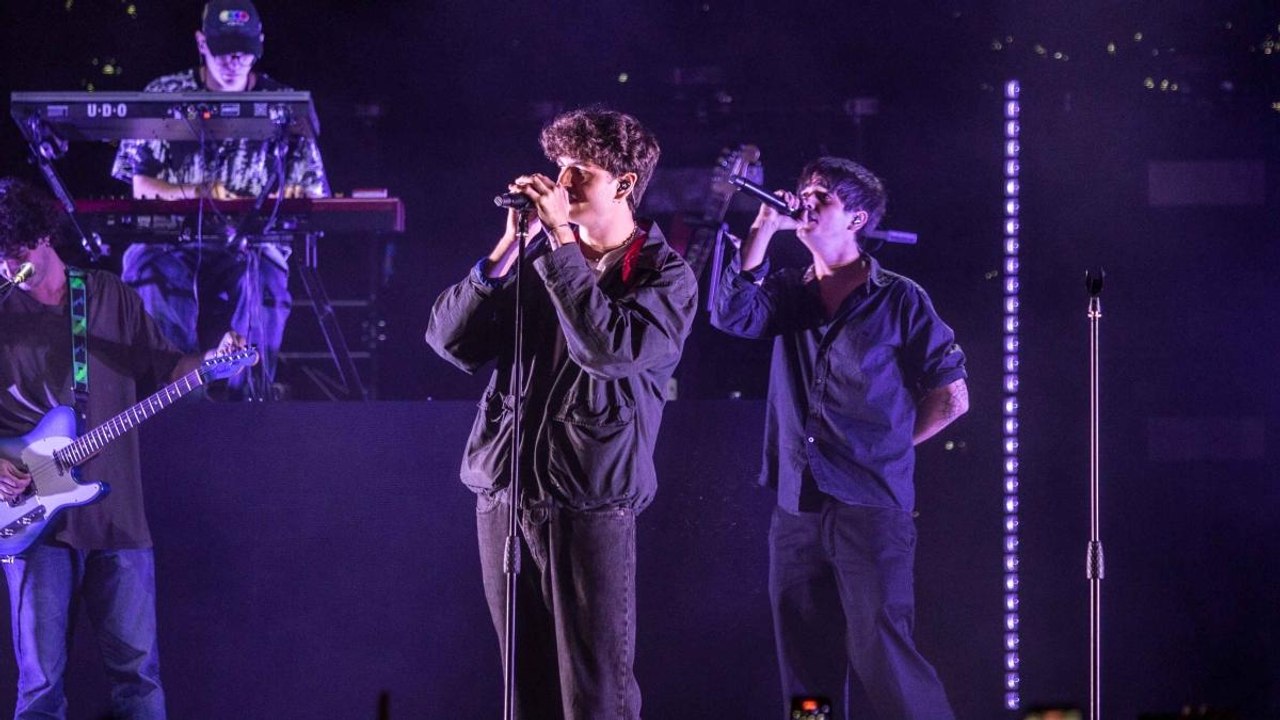 Oltre quattromila nella cavea per il live degli Psicologi, fra indie pop, rap, rock e cantautorato