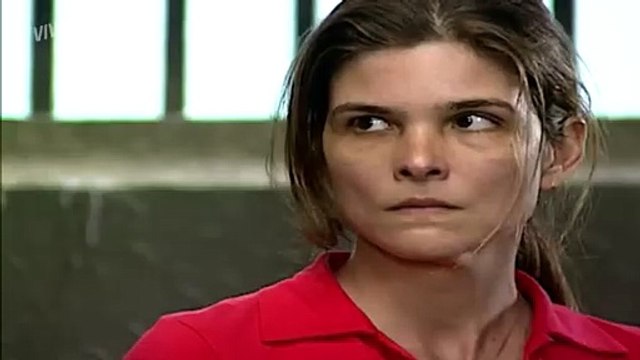 Novela Corpo Dourado (1998) - Amanda flagra Chico e Selena juntos na cela