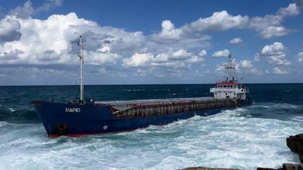 Kocaeli’de kuru yük gemisi karaya oturdu; mürettabat kurtarıldı