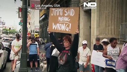 Διαδηλωτές έξω από το στούντιο του Τζίμι Κίμελ μετά το «κόψιμο»  της εκπομπής